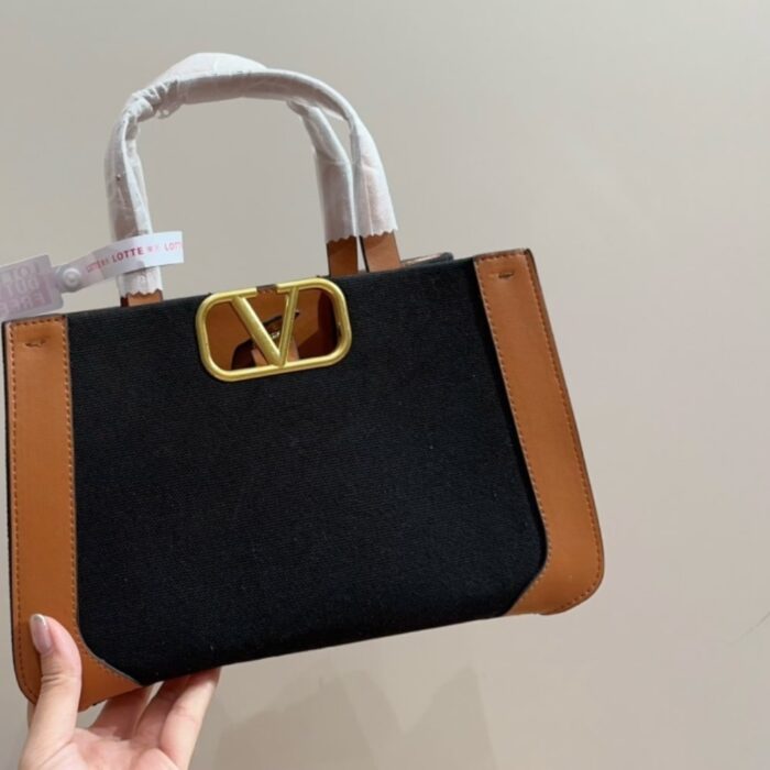 Valentino Garavani Small Vlogo Signature Tote Bag Black 22cm - Image 3