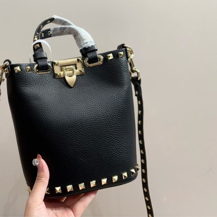 Valentino Rockstud Crossbody Pouch Black 19cm - Image 3