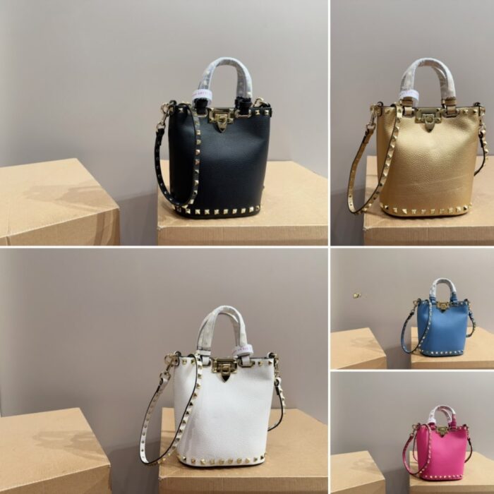 Valentino Rockstud Crossbody Pouch White 19cm - Image 3