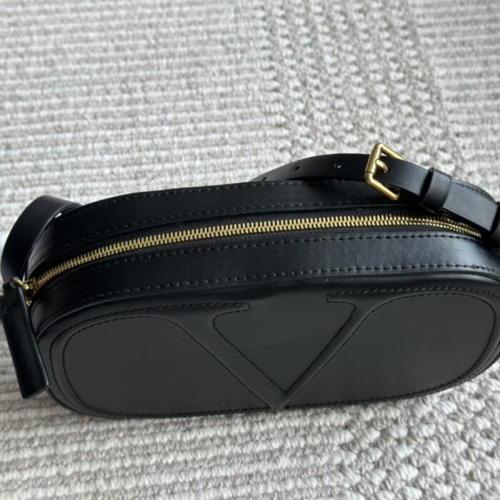Valentino Vlogo Walk Leather Crossbody Bag Black 25cm - Image 5