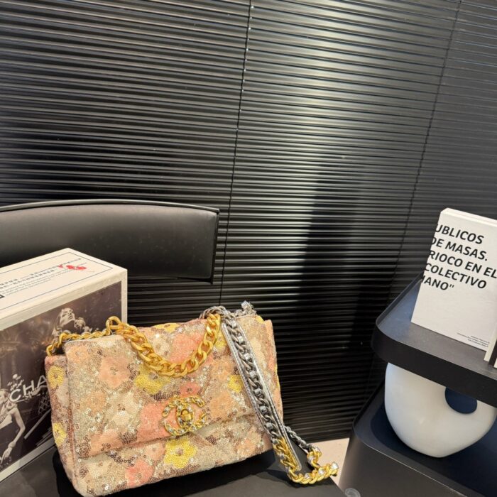 Chanel Classic Flower Sequin Shoulder Bag 25Cm - Image 2