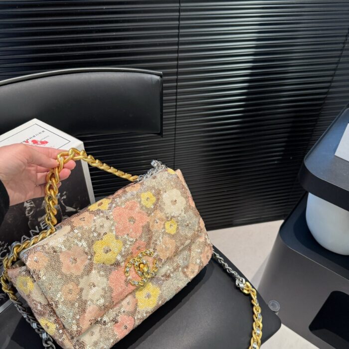 Chanel Classic Flower Sequin Shoulder Bag 25Cm - Image 4