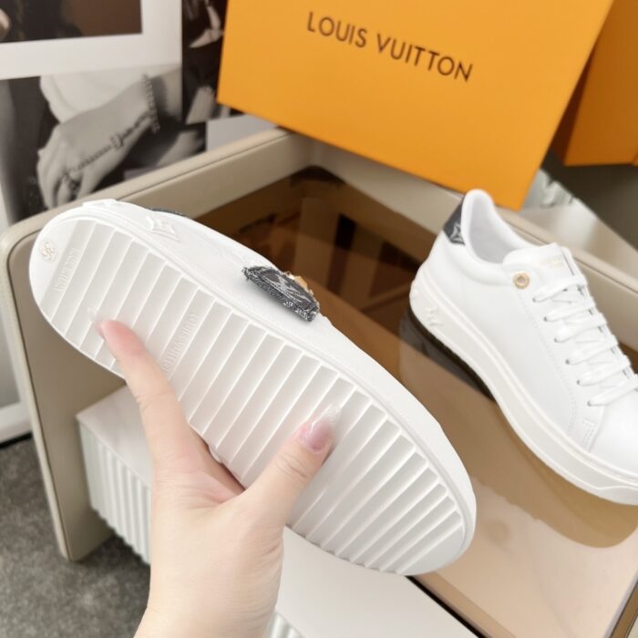 Louis Vuitton Time Out Sneaker Grey 1AGUY4 - Image 4