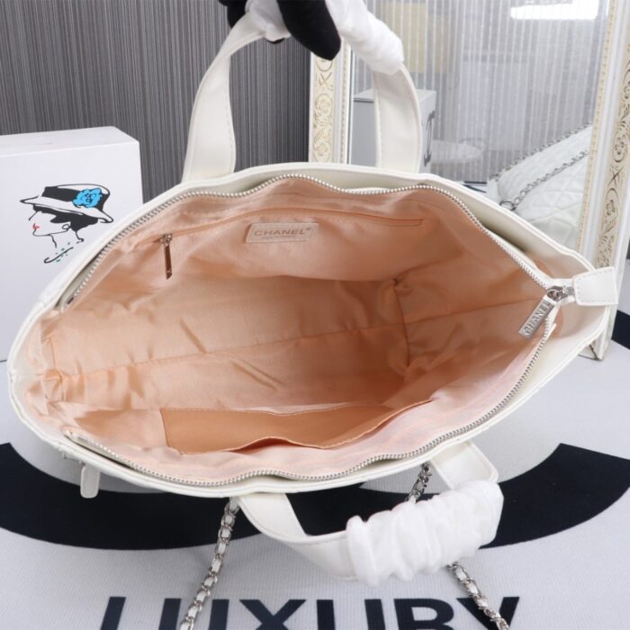 Chanel Ultra Pocket Shopping Tote White 37cm - Image 3