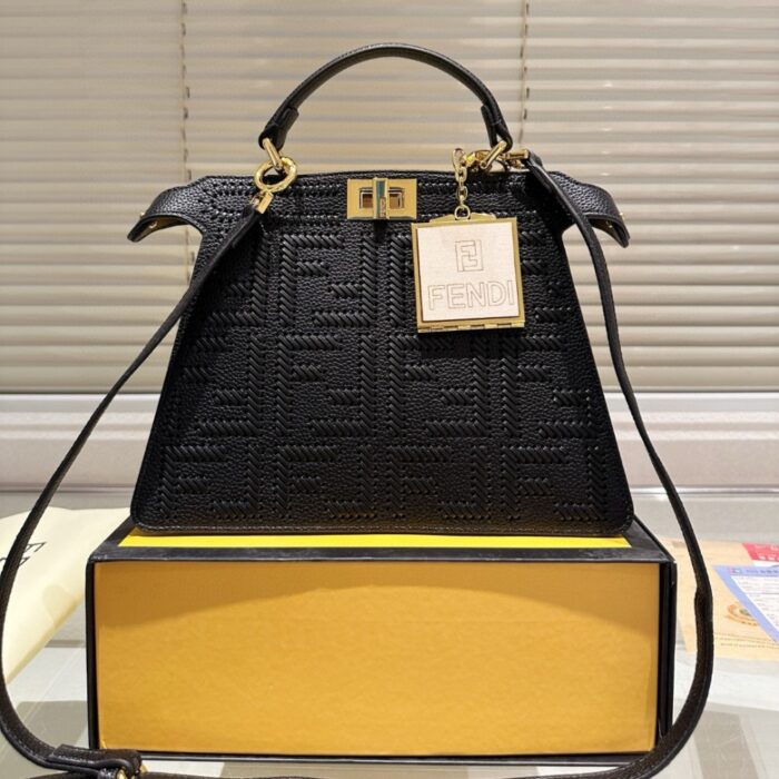 Fendi Peekaboo ISeeU Small Black 24Cm - Image 2