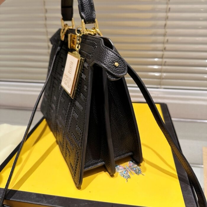 Fendi Peekaboo ISeeU Small Black 24Cm - Image 3