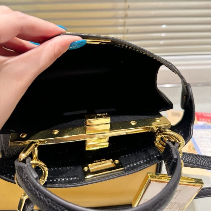 Fendi Peekaboo ISeeU Small Black 24Cm - Image 4