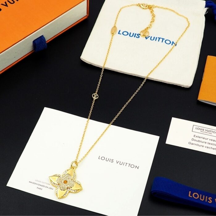 Louis Vuitton LV Medaillon Necklace M02001 - Image 4