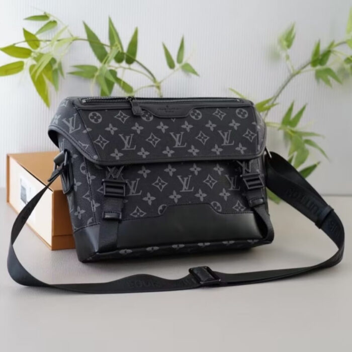Louis Vuitton Messenger Voyager Monogram Eclipse Bag Black 28cm M12517 - Image 2