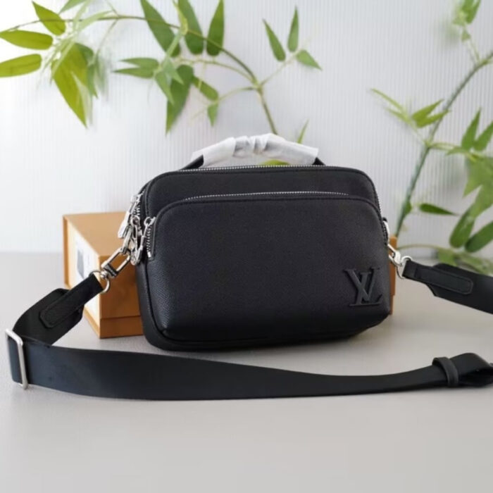 Louis Vuitton  Avenue Messenger Bag Black 23Cm M11657 - Image 2