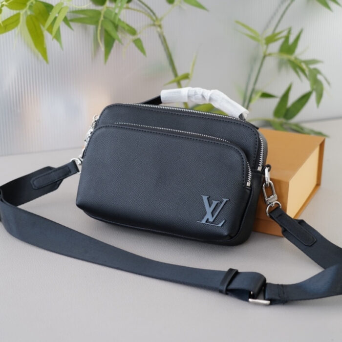 Louis Vuitton  Avenue Messenger Bag Black 23Cm M11657 - Image 3