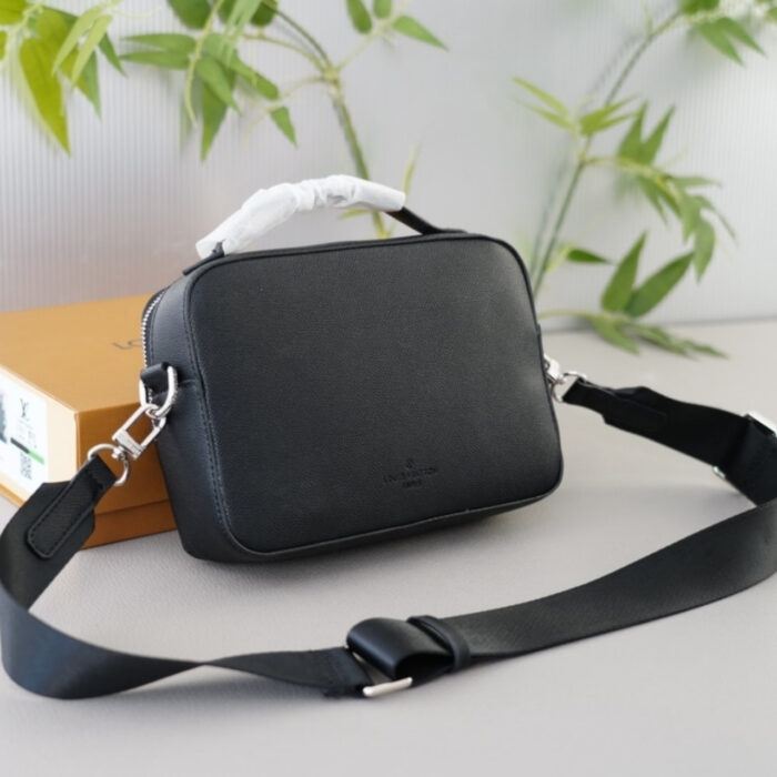 Louis Vuitton  Avenue Messenger Bag Black 23Cm M11657 - Image 4