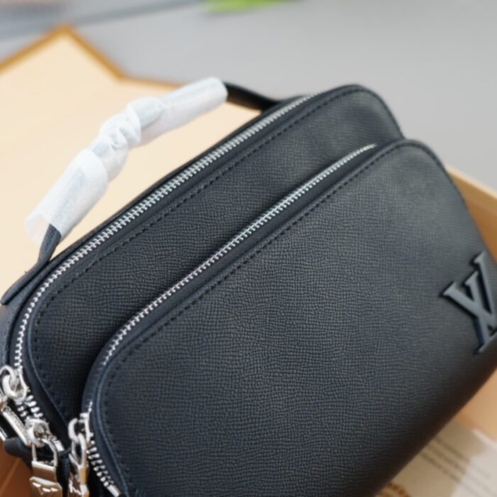 Louis Vuitton  Avenue Messenger Bag Black 23Cm M11657 - Image 5