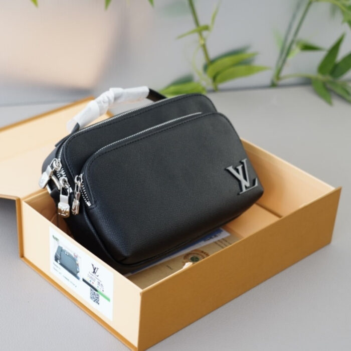 Louis Vuitton  Avenue Messenger Bag Black 23Cm M11657 - Image 6