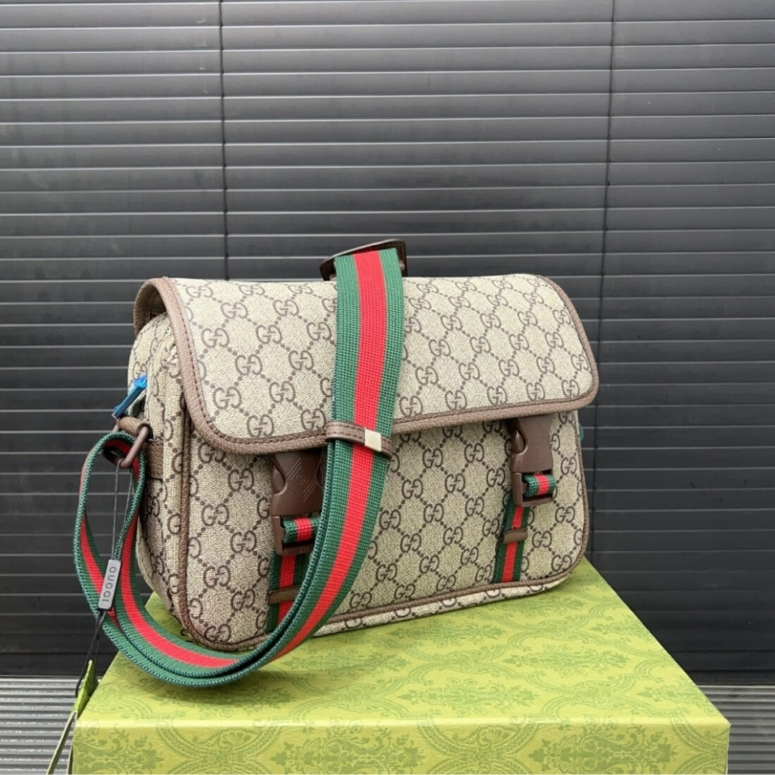 Gucci GG Supreme Canvas Small Messenger Bag Beige Ebony 23Cm - Image 3