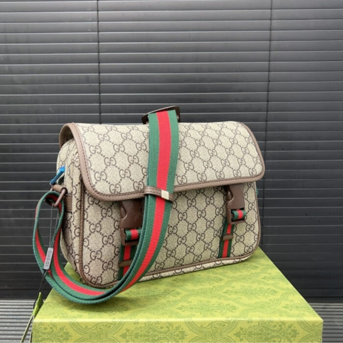 Gucci GG Supreme Canvas Small Messenger Bag Beige Ebony 23Cm - Image 3