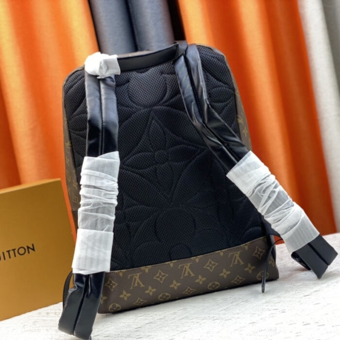 Louis Vuitton Dean Backpack Monogram Canvas 42Cm M45335 - Image 5