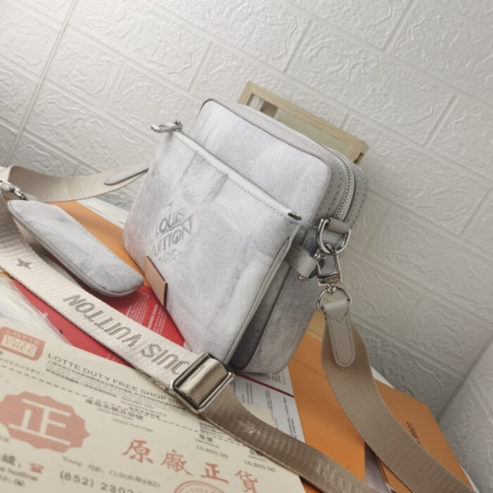 Louis Vuitton Trio Messenger Damier Salt Stone Grey 25cm - Image 4