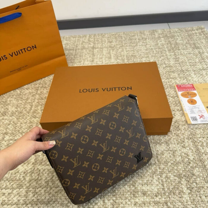 Louis Vuitton Monogram Messenger Bag Brown 25Cm - Image 2