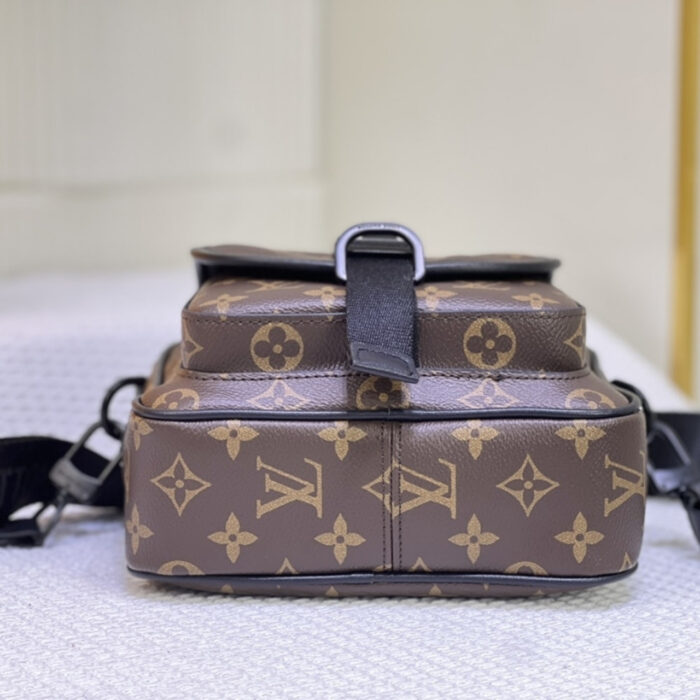 Louis Vuitton Quest Messenger Brown 18cm - Image 4