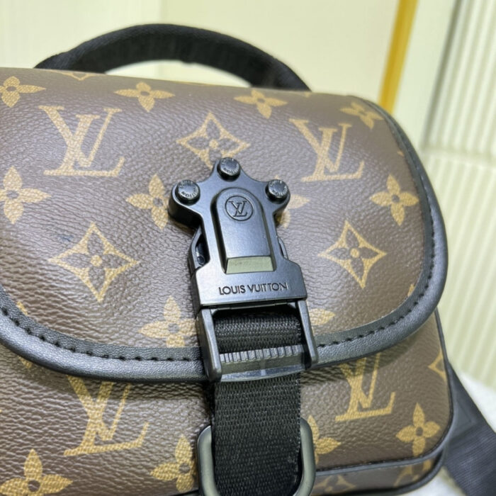 Louis Vuitton Quest Messenger Brown 18cm - Image 5