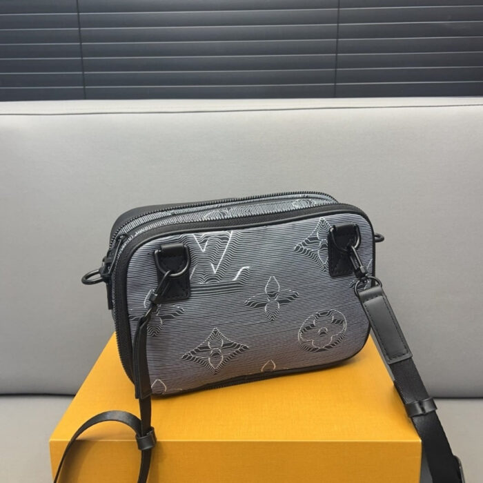 Louis Vuitton Expandable Messenger Bag Black 25cm M55698 - Image 3
