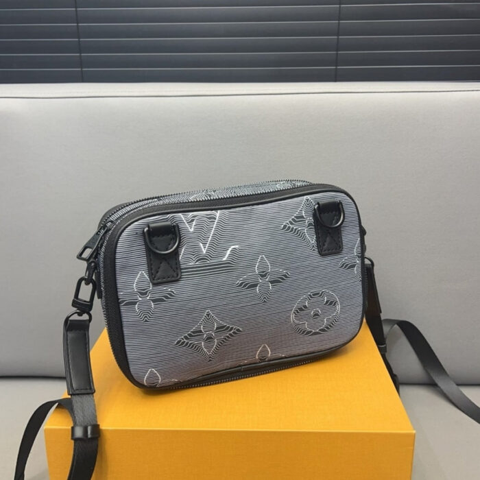 Louis Vuitton Expandable Messenger Bag Black 25cm M55698 - Image 4