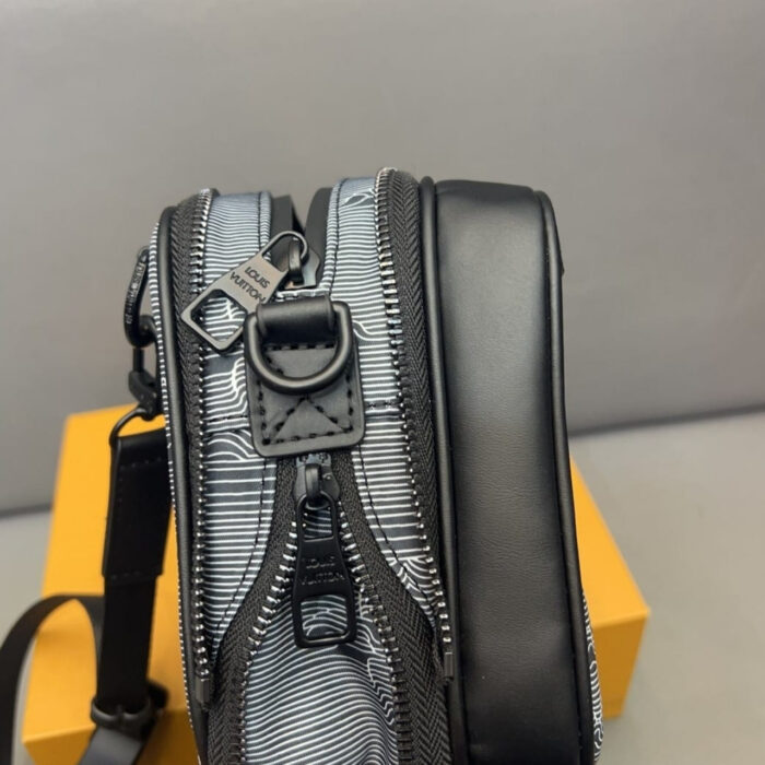 Louis Vuitton Expandable Messenger Bag Black 25cm M55698 - Image 6