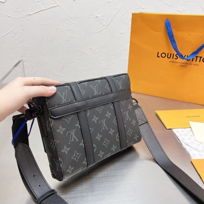 Louis Vuitton Trunk Messenger Bag Black 20Cm - Image 3