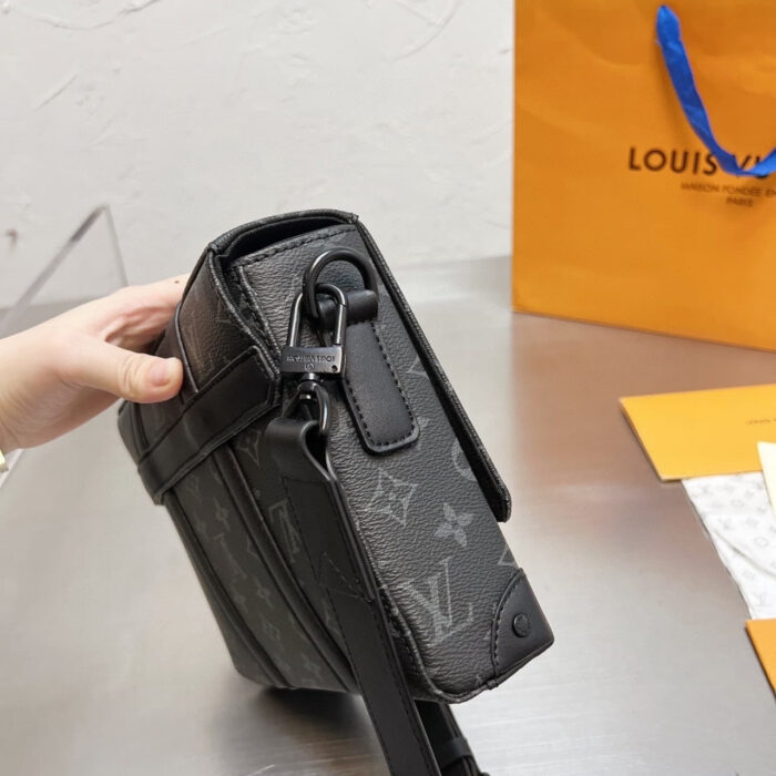Louis Vuitton Trunk Messenger Bag Black 20Cm - Image 5