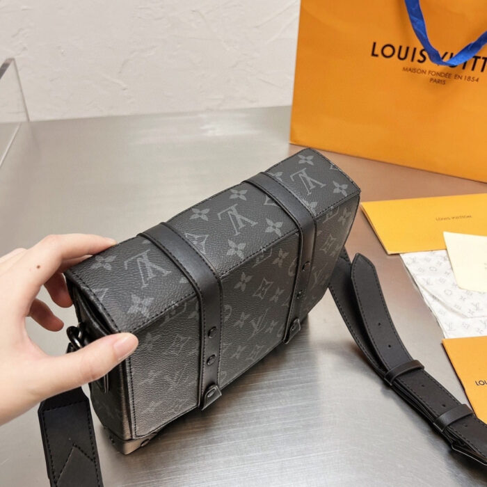 Louis Vuitton Trunk Messenger Bag Black 20Cm - Image 6