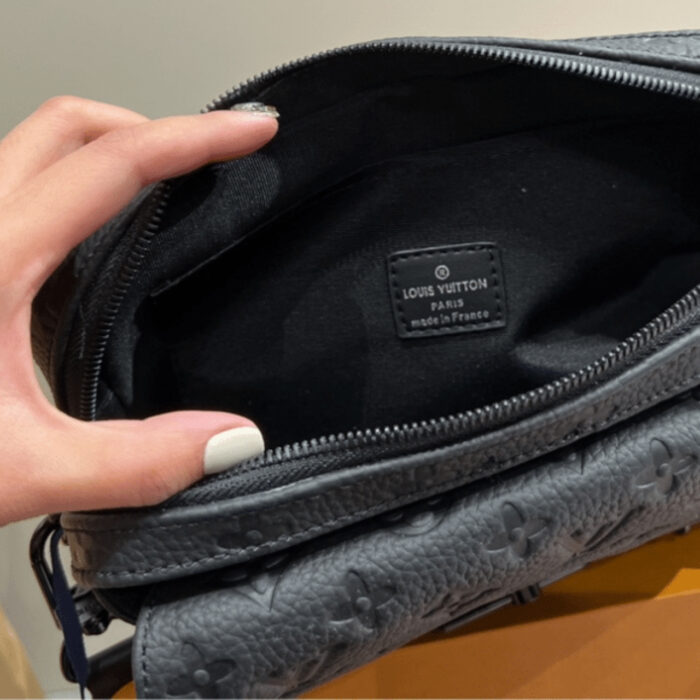 Louis Vuitton Steamer Messenger Taurilon Monogram Black  23Cm M57307 - Image 4