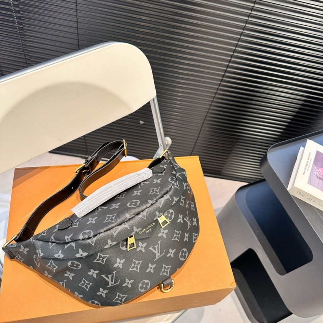 Louis Vuitton Discovery Bumbag PM Monogram Eclipse Coated Canvas Black 39Cm M46035 - Image 2