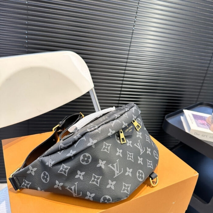 Louis Vuitton Discovery Bumbag PM Monogram Eclipse Coated Canvas Black 39Cm M46035 - Image 4