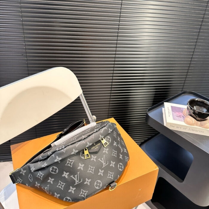 Louis Vuitton Discovery Bumbag PM Monogram Eclipse Coated Canvas Black 39Cm M46035 - Image 5