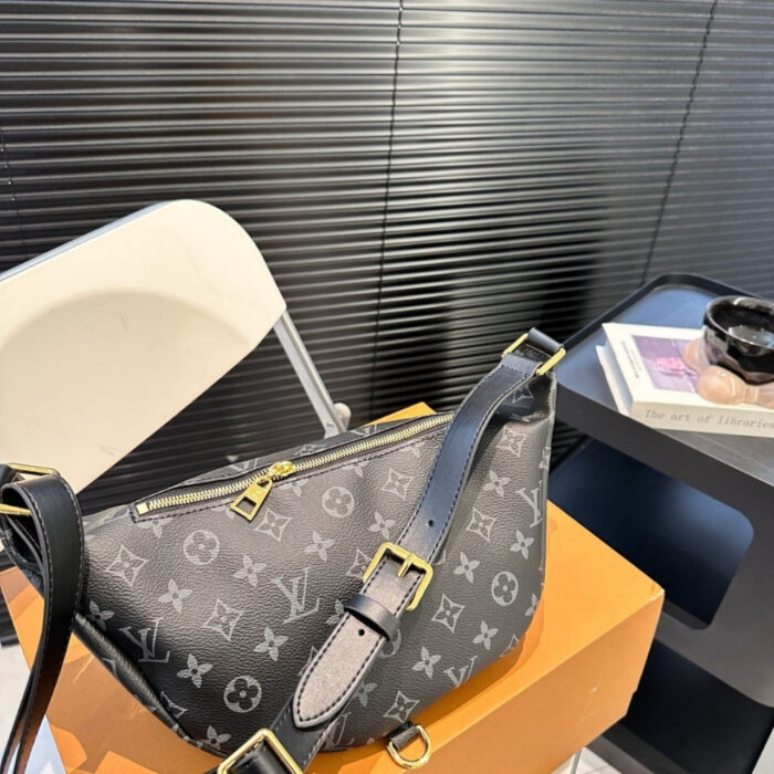 Louis Vuitton Discovery Bumbag PM Monogram Eclipse Coated Canvas Black 39Cm M46035 - Image 6