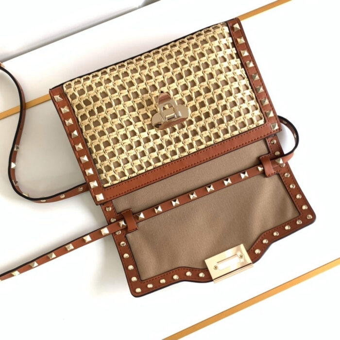 Valentino Garavani Rockstud Small Raffia Shoulder Bag Natural 22Cm - Image 5