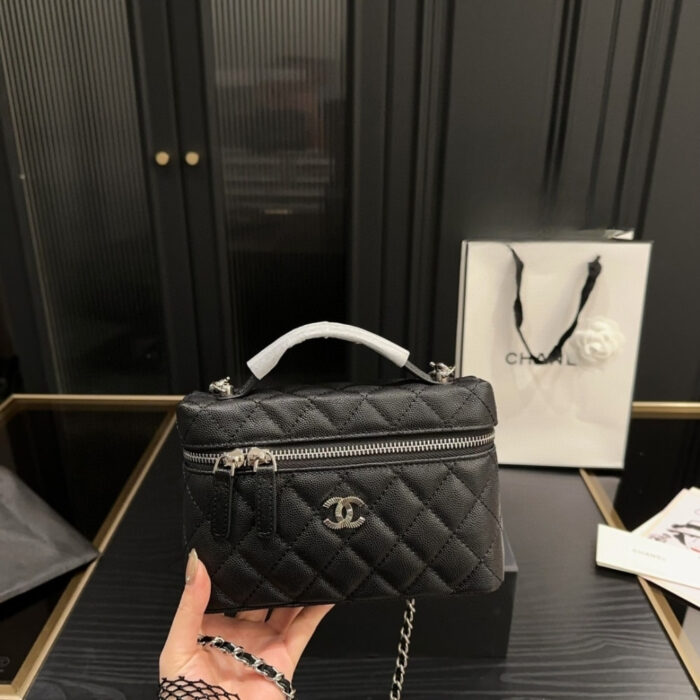 Chanel 25C Matelasse Vanity Black 19cm - Image 2