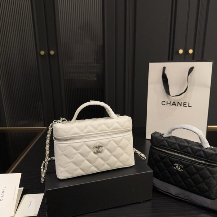 Chanel 25C Matelasse Vanity White 19cm - Image 2