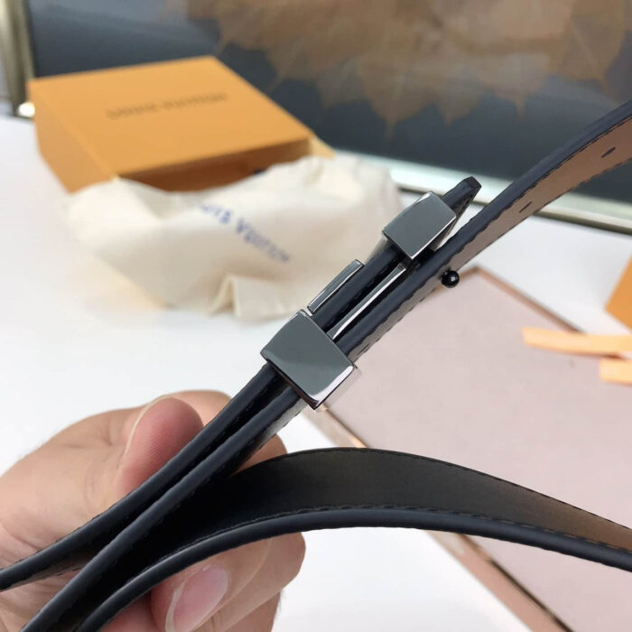 Louis Vuitton Ceinture LV Initiales Reversible 4Cm - Image 4
