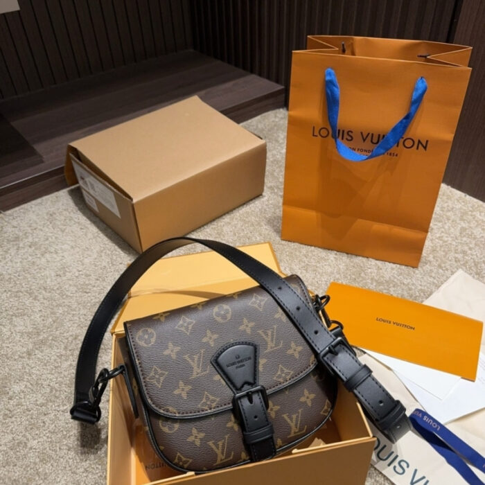 Louis Vuitton Montsouris Messenger PM​ Monogram Eclipse Canvas Brown 19Cm M47060 - Image 2