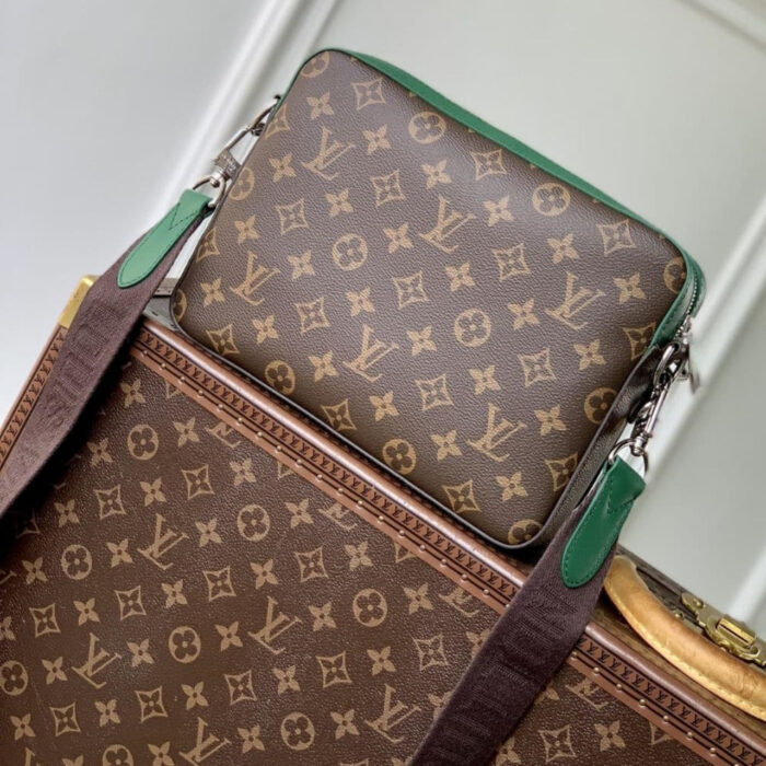 Louis Vuitton Trio Messenger Bag Green 25 cm - Image 4