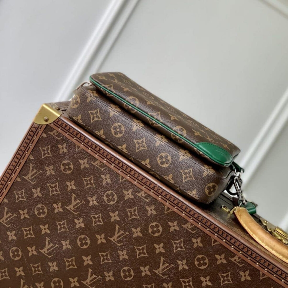 Louis Vuitton Trio Messenger Bag Green 25 cm - Image 6
