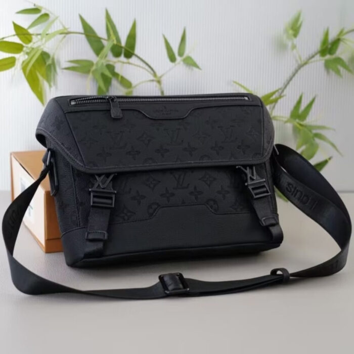 Louis Vuitton Messenger Voyager Monogram Shadow Bag Black 28 cm - Image 2
