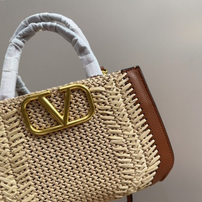 Valentino Garavani Vlogo Signature Handbag With Raffia Embroidery 22cm - Image 2