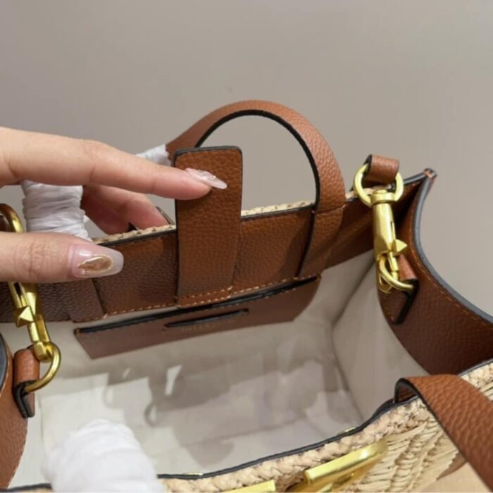 Valentino Garavani Vlogo Signature Handbag With Raffia Embroidery 22cm - Image 6