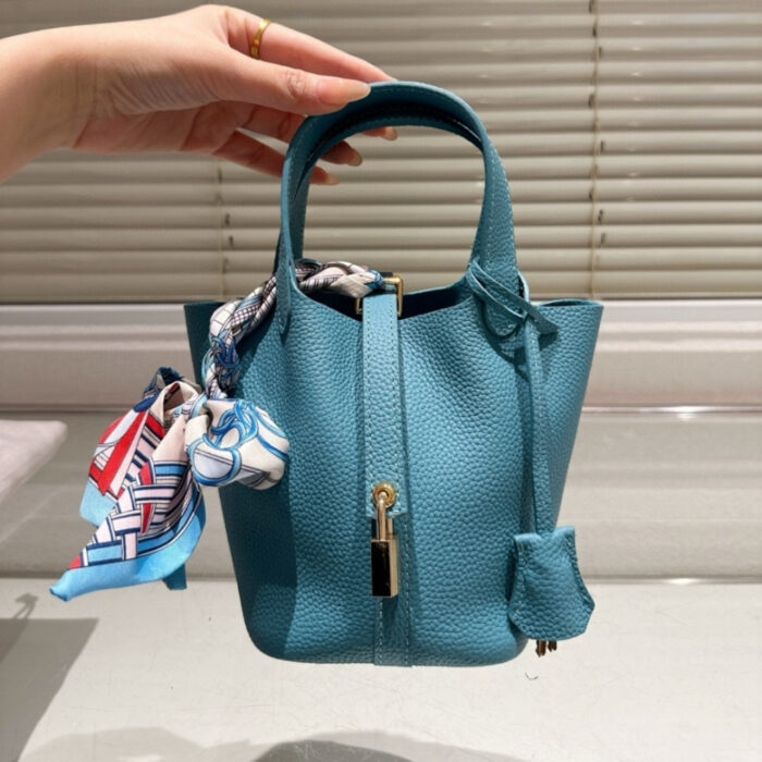 Hermes Picotin Lock 18 Bag Blue With Gold 18 cm - Image 2