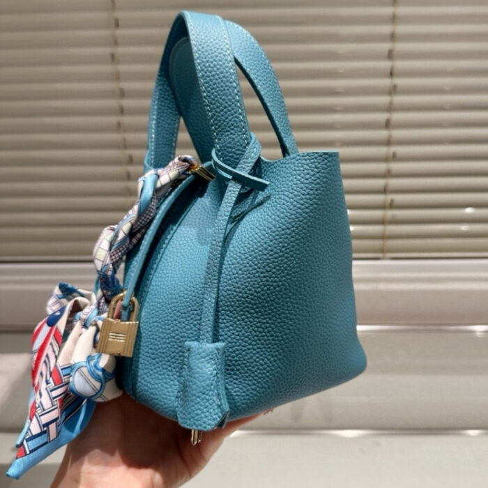 Hermes Picotin Lock 18 Bag Blue With Gold 18 cm - Image 4