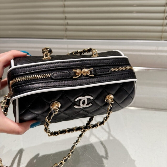 Chanel Clutch With Chain Black And White 18Cm - Image 4