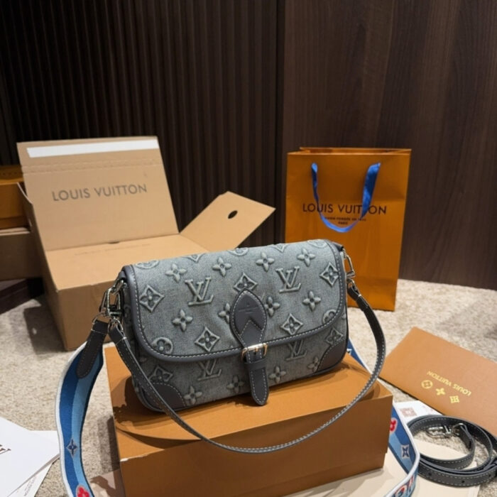 Louis Vuitton Diane Monogram Denim Blue 25Cm - Image 2